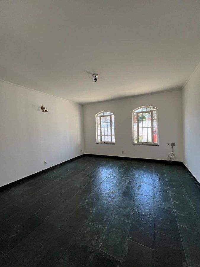 CONFORTO, ESPAÇO E EXCELENTE LOCALIZAÇÃO EM VALINHOS!  Se você procura uma casa espaçosa, completa e muito bem localizada, esta é uma excelente oportunidade!, foto 3