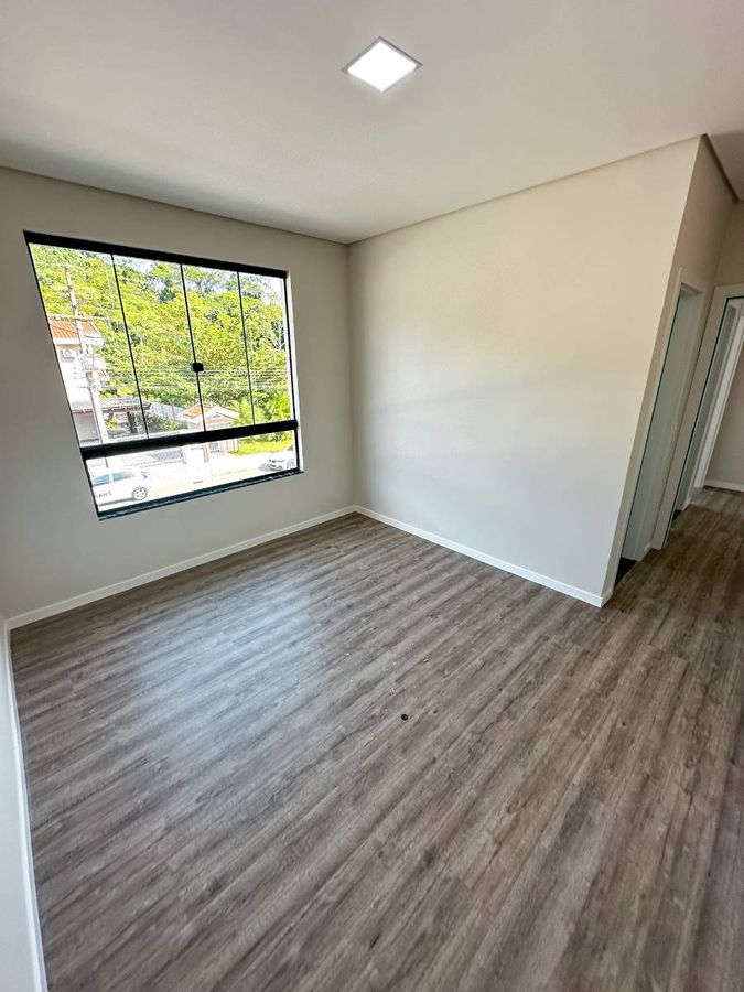 Geminado de Esquina com 1 Suíte + 2 Quartos no bairro Amizade