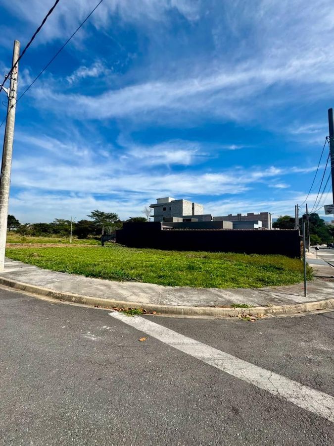 Lote/Terreno à Venda, Loteamento Residencial e Comercial Flamboyant - Pindamonhangaba - Lote/Terreno em Loteamento Residencial e Comercial Flamboyant, Pindamonhangaba - à venda - EDSON DERRICO IMOVEIS LTDA