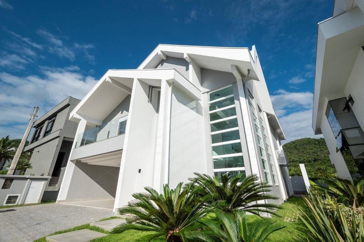 Mansão de Luxo Mobiliada com Piscina e 5 Suítes | Cond Haras Rio do Ouro em Balneário Camboriú - Casa de Condomínio em Ariribá, Balneário Camboriú - à venda - Hárpia Imóveis