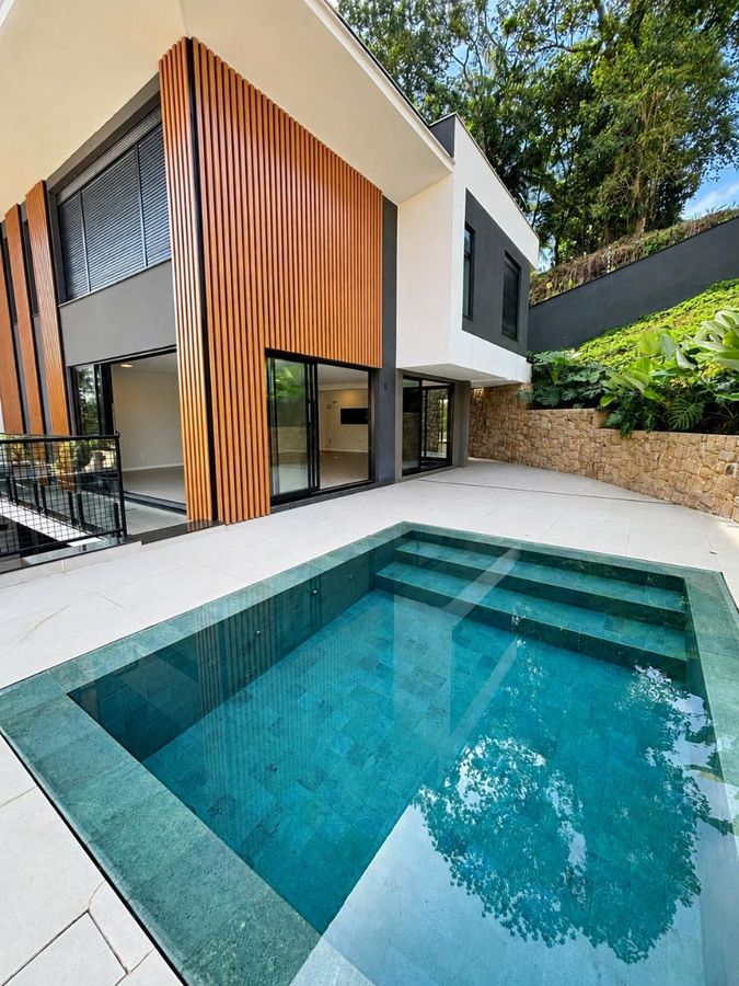 Casa de Alto Padrão com Piscina no América - Joinville - Casa em América, Joinville - à venda - Botega Imóveis