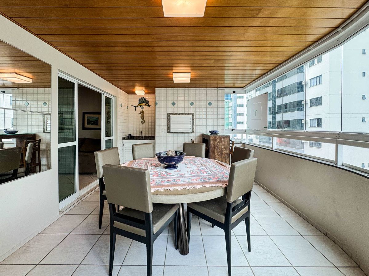 Apartamento Mobiliado com 03 Dormitórios na Quadra do Mar – Rua 3700, Balneário Camboriú - Apartamento em Centro, Balneário Camboriú - para locação - Desc Imóveis