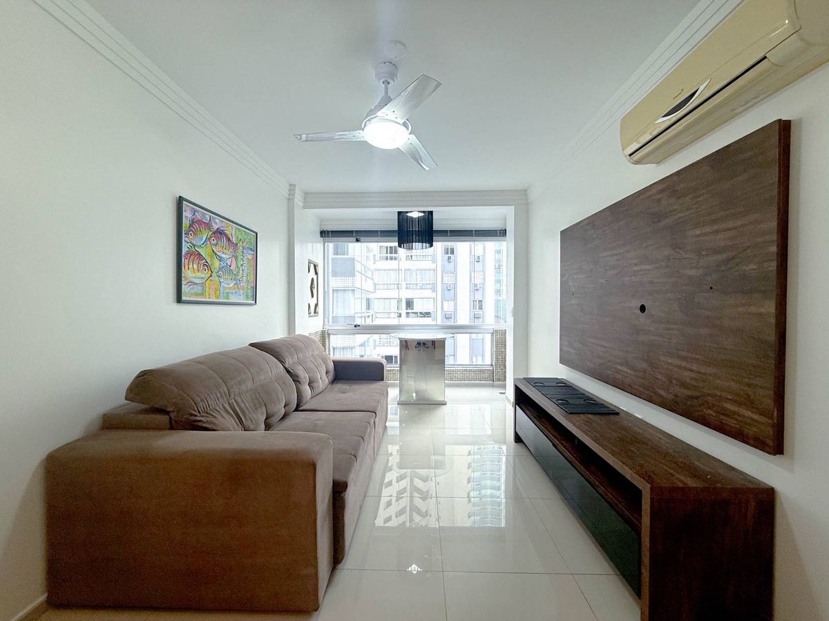 Apartamento para locação anual com 03 dormitórios, mobiliado, Quadra do mar - Apartamento em Centro, Balneário Camboriú - para locação - Desc Imóveis
