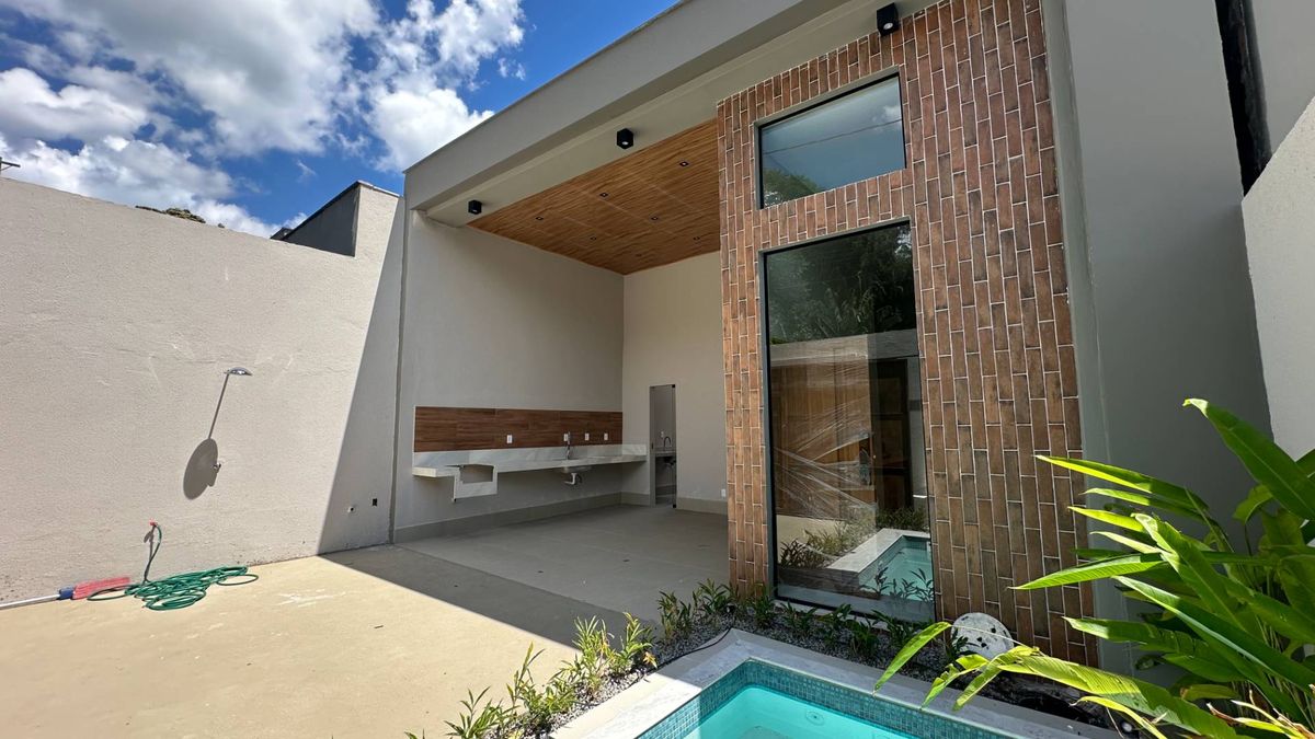 Casa em Condomínio com 3 suítes na Ponta Negra
