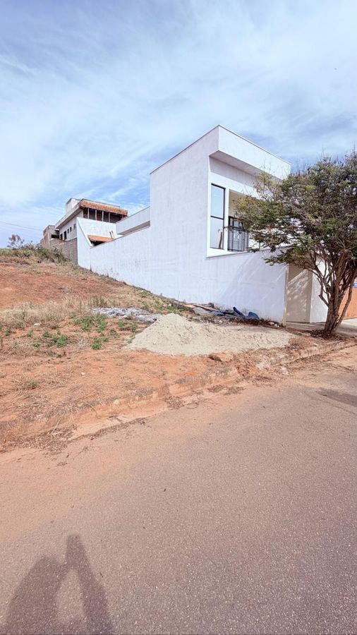 🏠, Casa, Venda , 990.000,00 , Pousada do Sol, Pouso Alegre - MG, com 3 quartos, 1 suíte, 3 banheiros, 2954 - Casa em Pousada do Sol, Pouso Alegre - à venda - IMOBILIÁRIA VLT IMÓVEIS LTDA