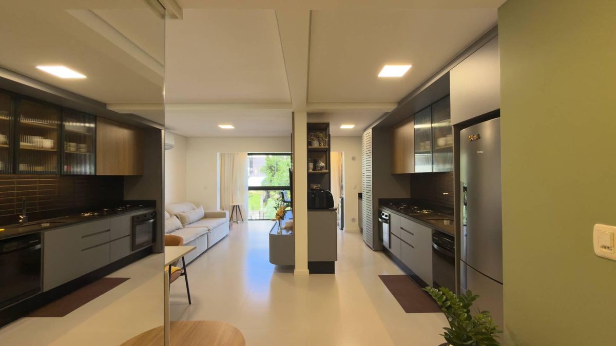APARTAMENTO FINAMENTE MOBILIADO NO CINQUENTENÁRIO