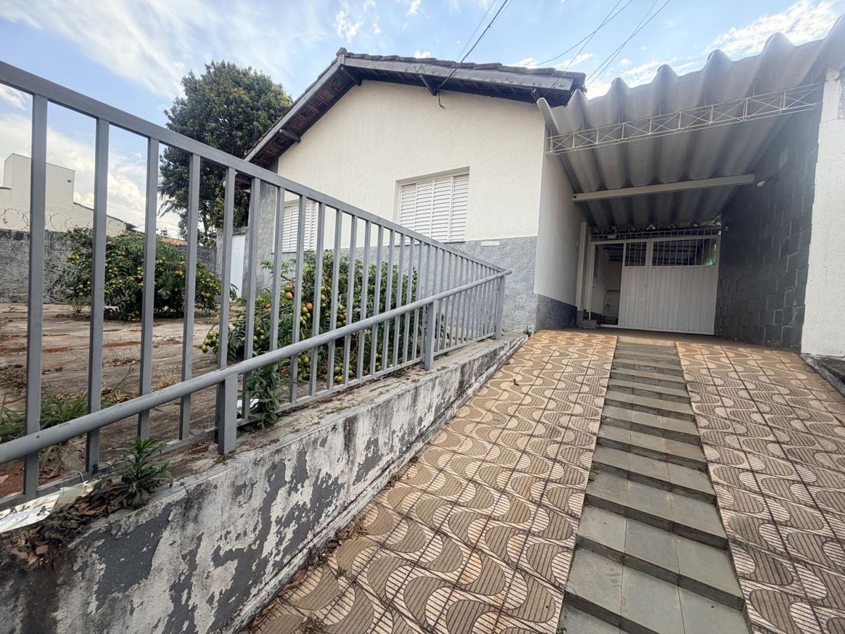 Casa no bairro Vila Sta Terezinha - Casa em Vila Santa Terezinha, Araxá - à venda - AC AGUIAR IMÓVEIS