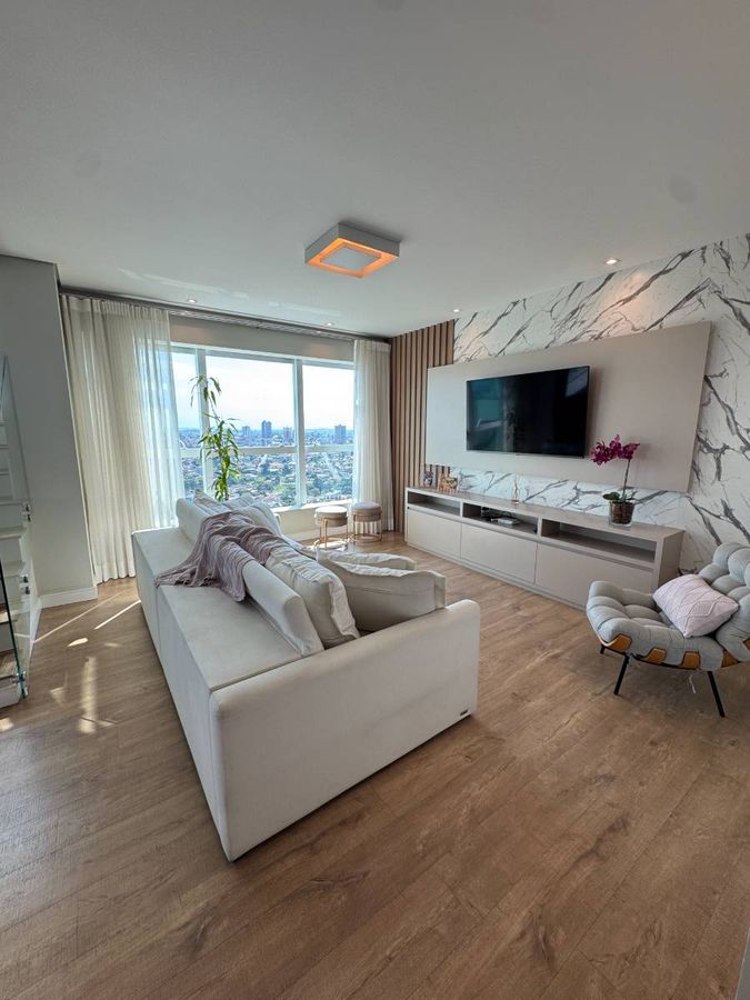 Uvaranas - Cobertura Duplex com 03 Quartos (sendo 01 Ampla Suíte)
