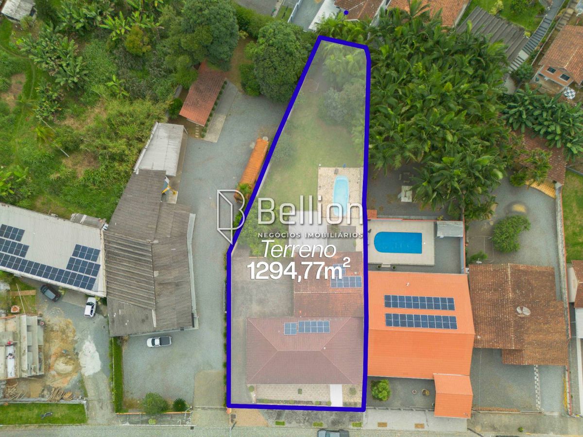Casa com terreno amplo e lazer completo no Bairro dos Estados, em Timbó!
