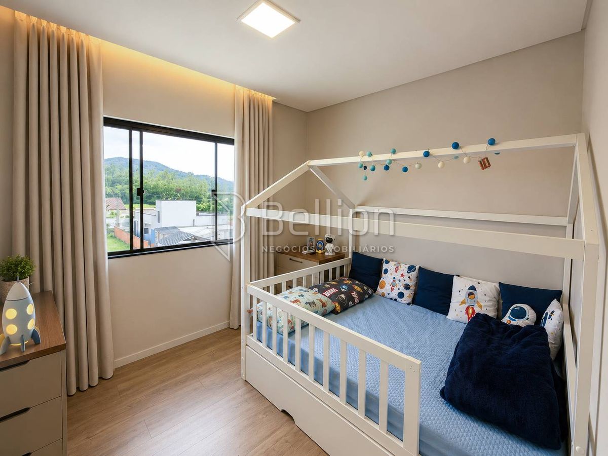Casa de Alto Padrão, semi mobiliada à Venda na Divinéia em Rio dos Cedros 3 Quartos