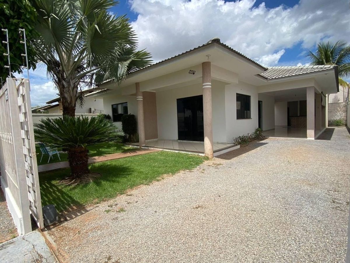 Casa com 2 quartos, 1 suíte