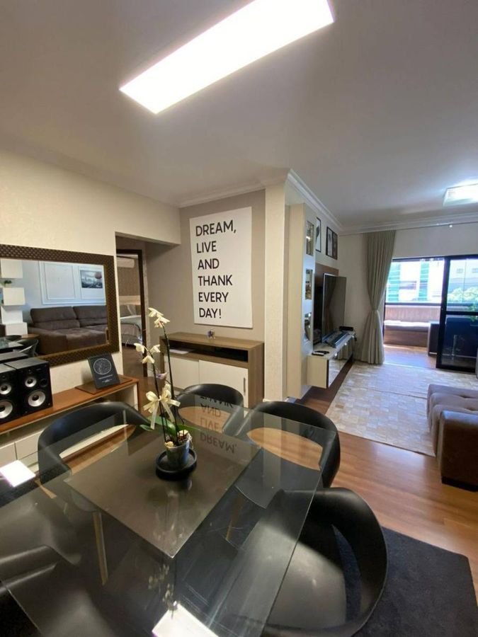 Apartamento com 2 quartos, 1 vaga