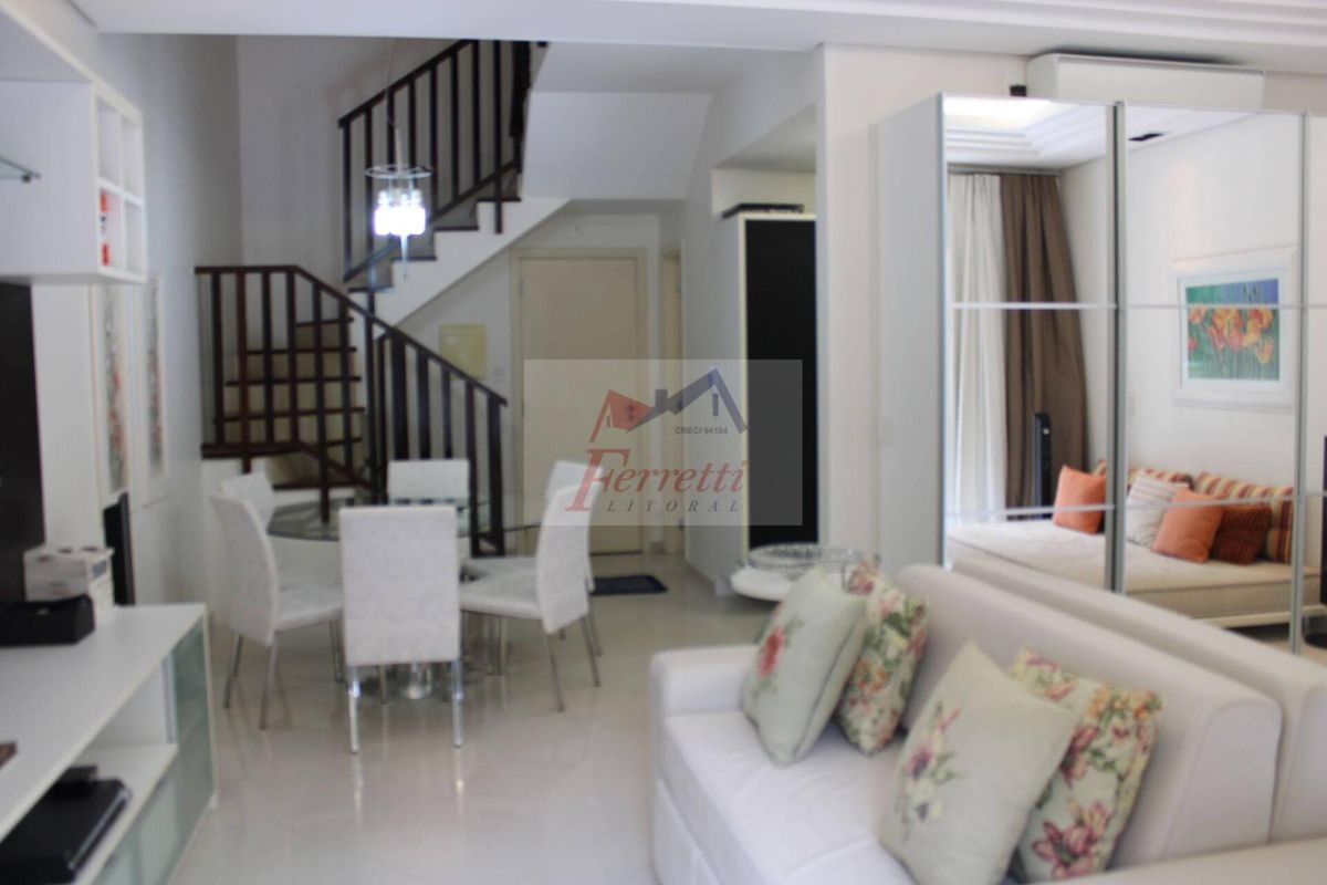 Apartamento duplex com 2 dormitórios, pé na areia à venda em Guarujá/SP