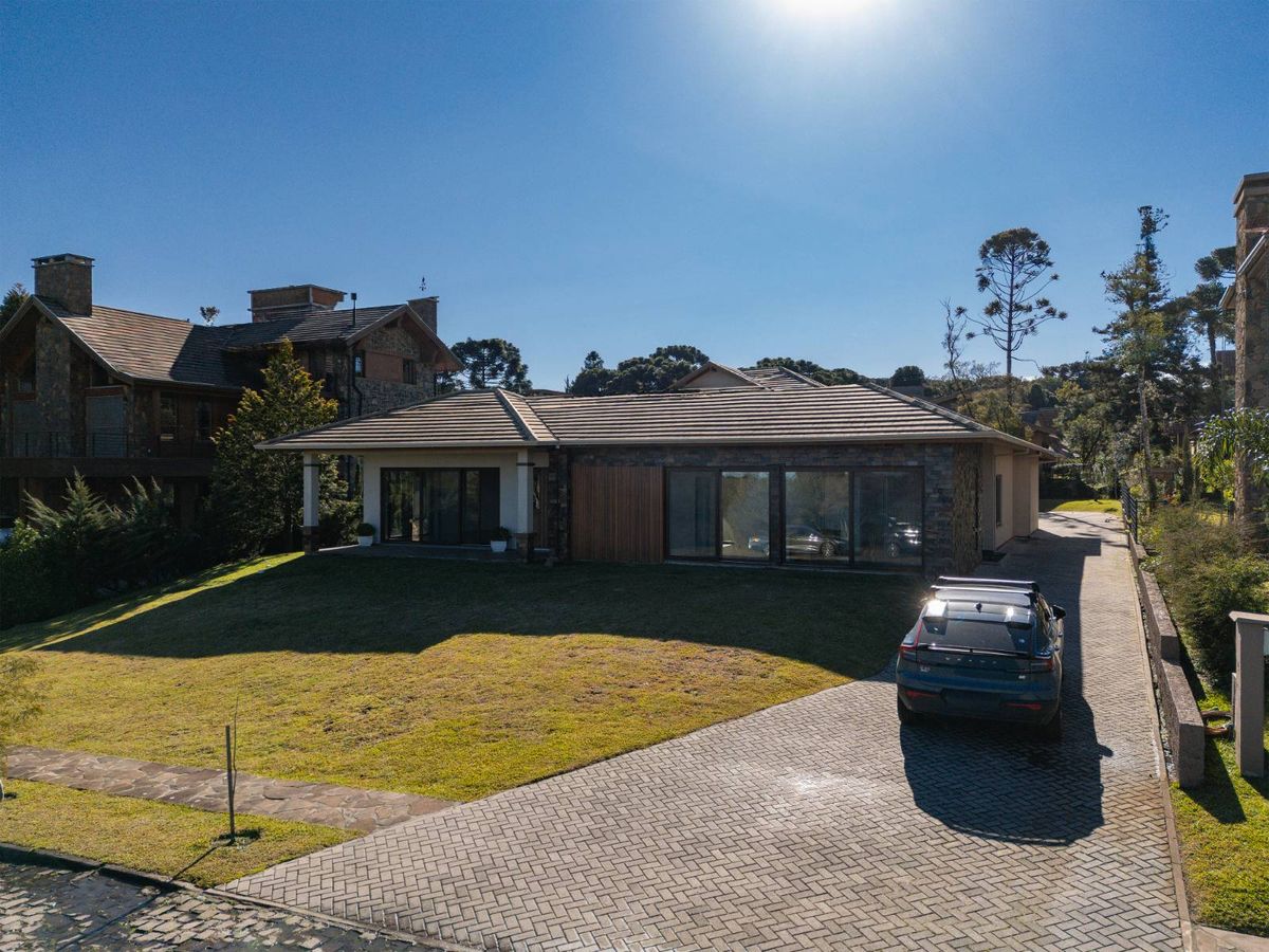Alto padrão, conforto e exclusividade definem esta magnífica casa no Laje de Pedra, em Canela. - Casa de Condomínio em Lage de Pedra, Canela - à venda - Praxer
