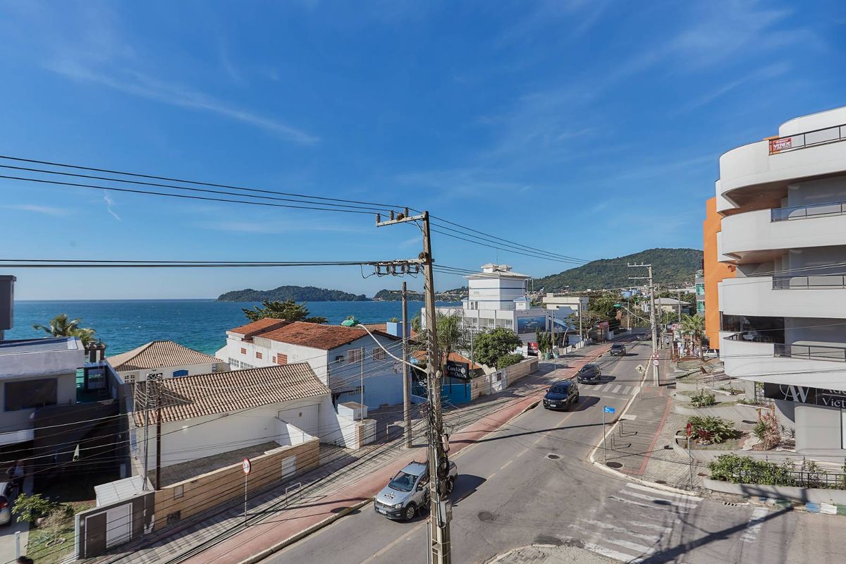 Apartamento com 03 dormitórios, garagem coberta, Wi-Fi e vista para o mar - Apartamento em Centro, Bombinhas - à venda e para temporada - Imobiliária Licurana