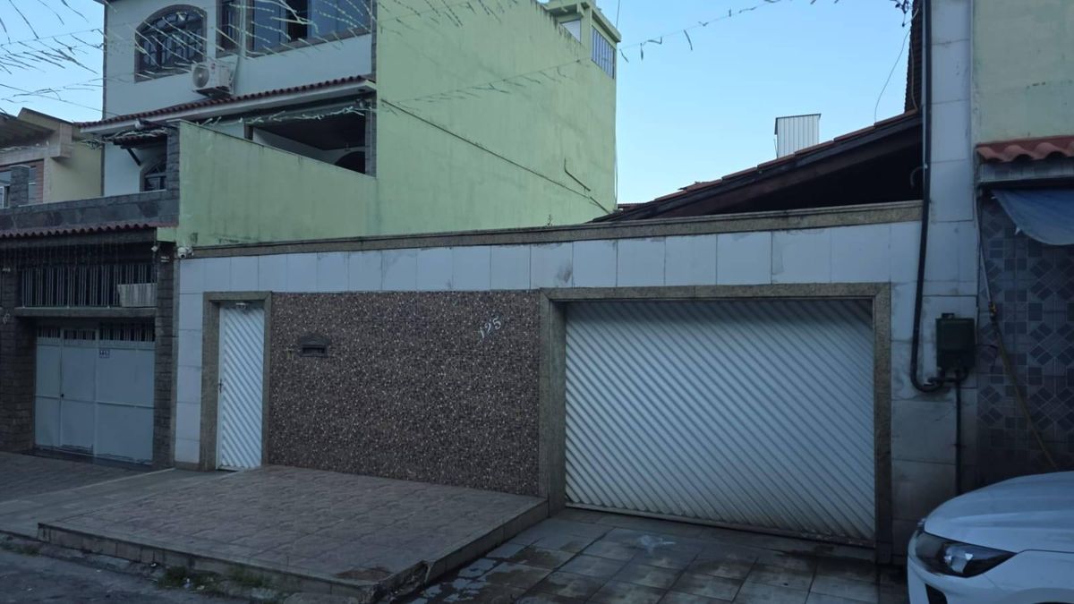 Casa 3 Quartos em Chacrinha, Duque de Caxias: Estilo Industrial e Funcional
