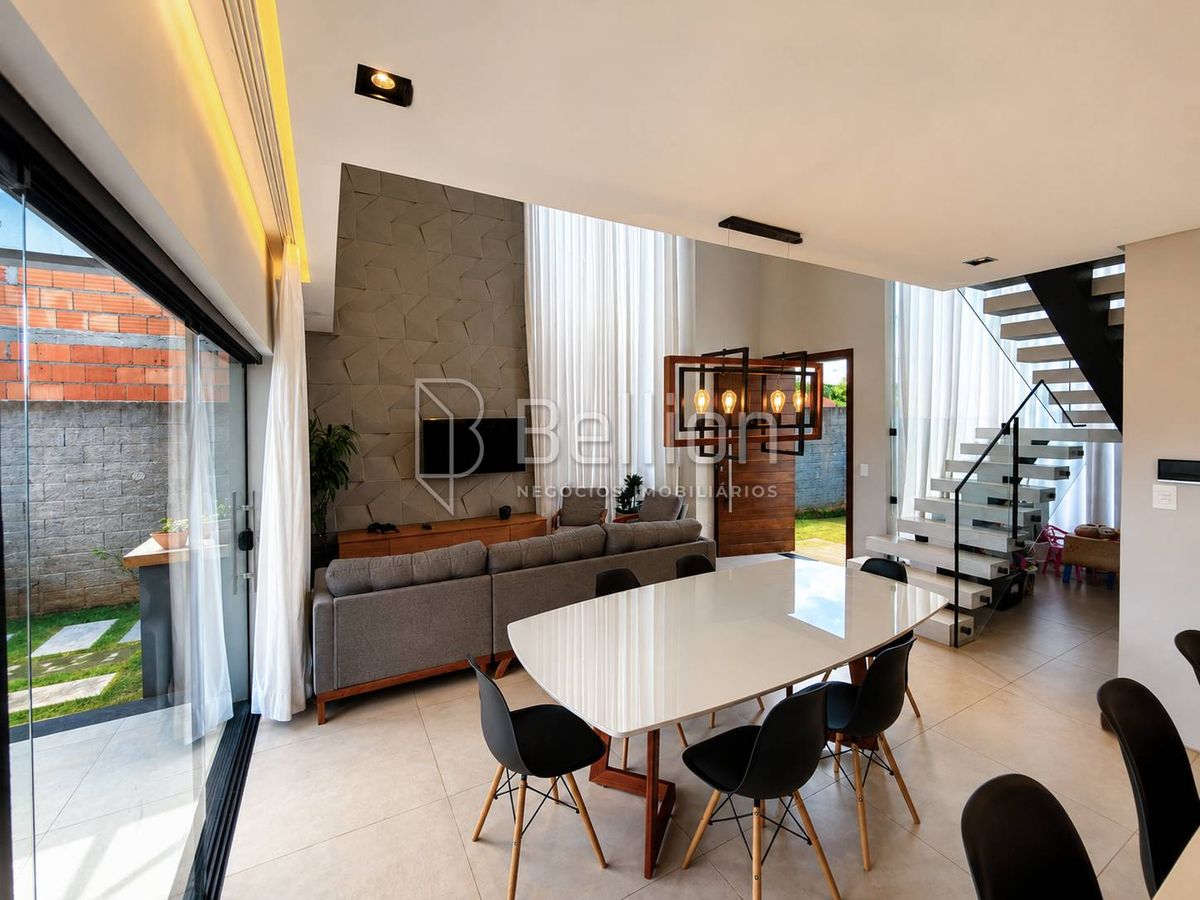 Casa de Alto Padrão, semi mobiliada à Venda na Divinéia em Rio dos Cedros 3 Quartos