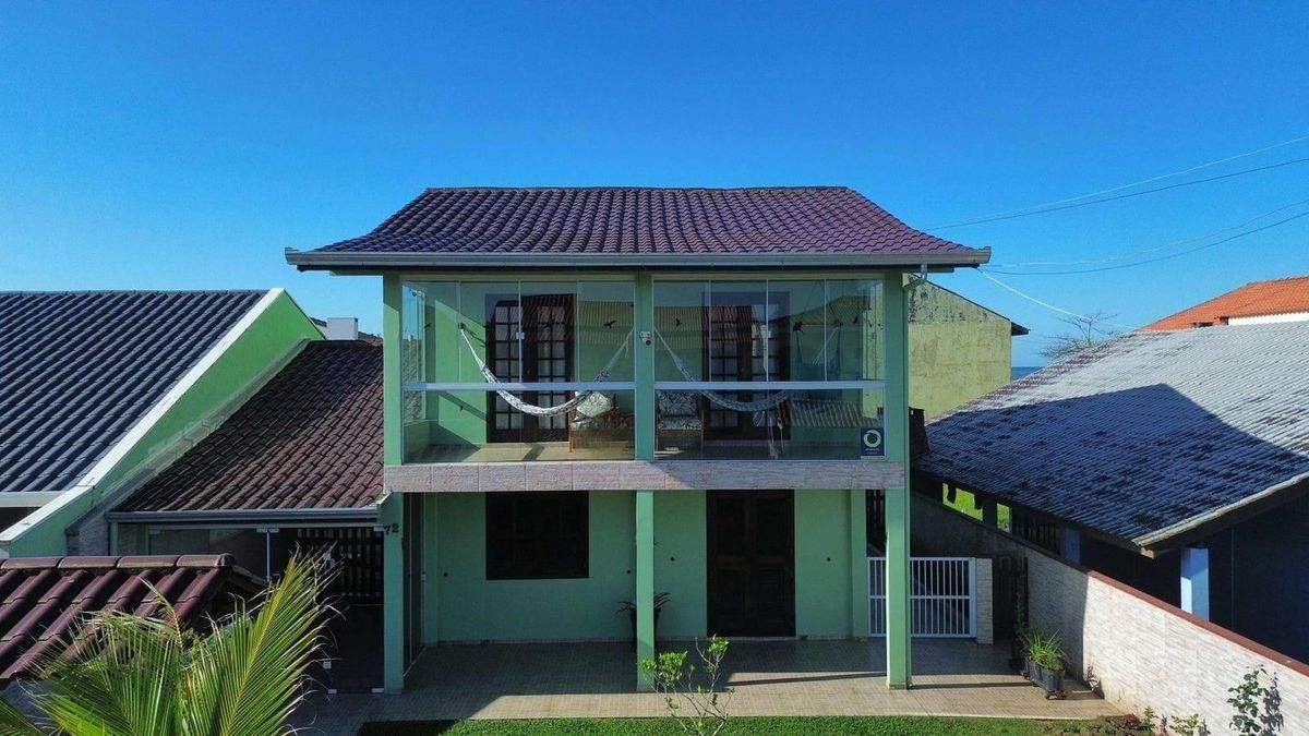 Sobrado com 4 dormitórios à venda, 212 m² por R$ 1.300.000,00 - Brasília - Itapoá/SC - Sobrado em Brasilia, Itapoá - à venda - Nossa Praia Imóveis