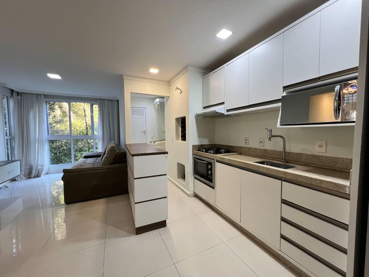 Apartamento mobiliado com 03 dormitórios e 02 vagas para locação anual no Bairro das Nações - Apartamento em Nações, Balneário Camboriú - para locação - Desc Imóveis