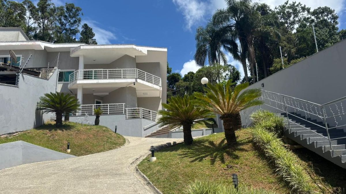 Casa 3 quartos Fazendinha Itajaí com 1267m² de terreno e área de lazer