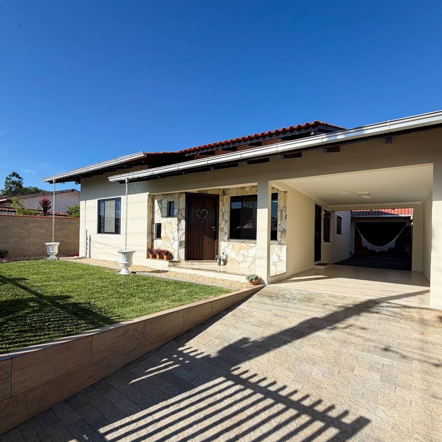 CASA SEMIMOBILIADA COM PISCINA E 3 QUARTOS | TIFA MARTINS - Casa em Tifa Martins, Jaraguá do Sul - à venda - D2 Imóveis