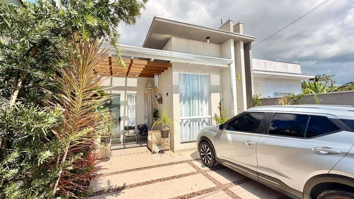 Casa semi mobiliada a venda em Itapoá SC- Apenas 500 metros da praia! - Casa em Itapoá, Itapoá - à venda - Nossa Praia Imóveis