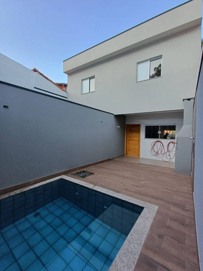 Casa de 130m² com 3 quartos à Venda por R$ 949.000,00 e Locação por R$ 5.865,00, no Jardim Santo Elias - São Paulo