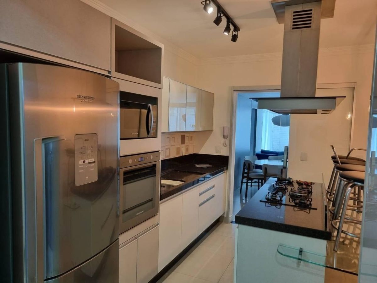 Apartamento diferenciado com 3 dormitórios para locação anual no Bairro Nações em Balneário  Camboriú