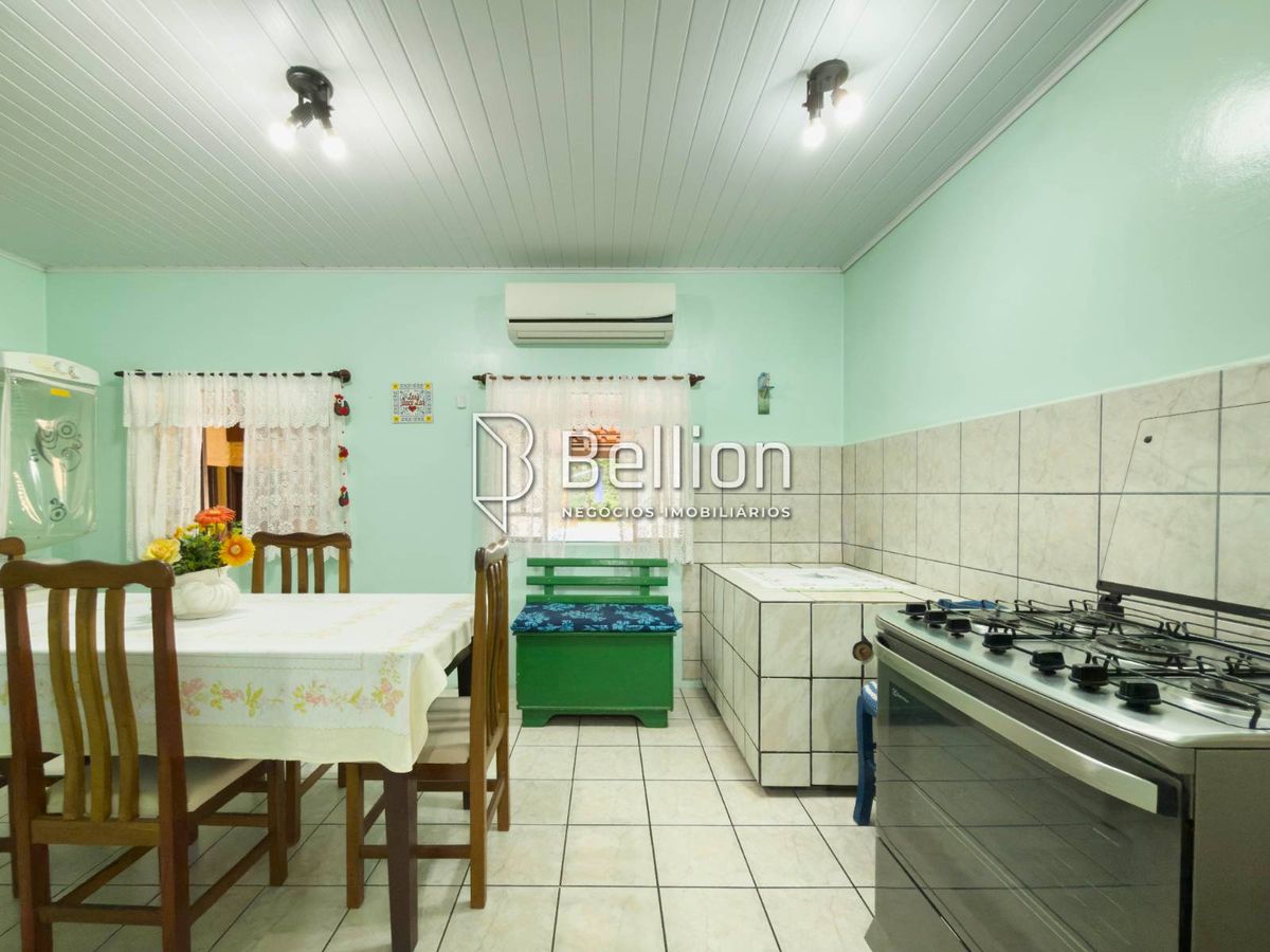 Casa com terreno amplo e lazer completo no Bairro dos Estados, em Timbó!