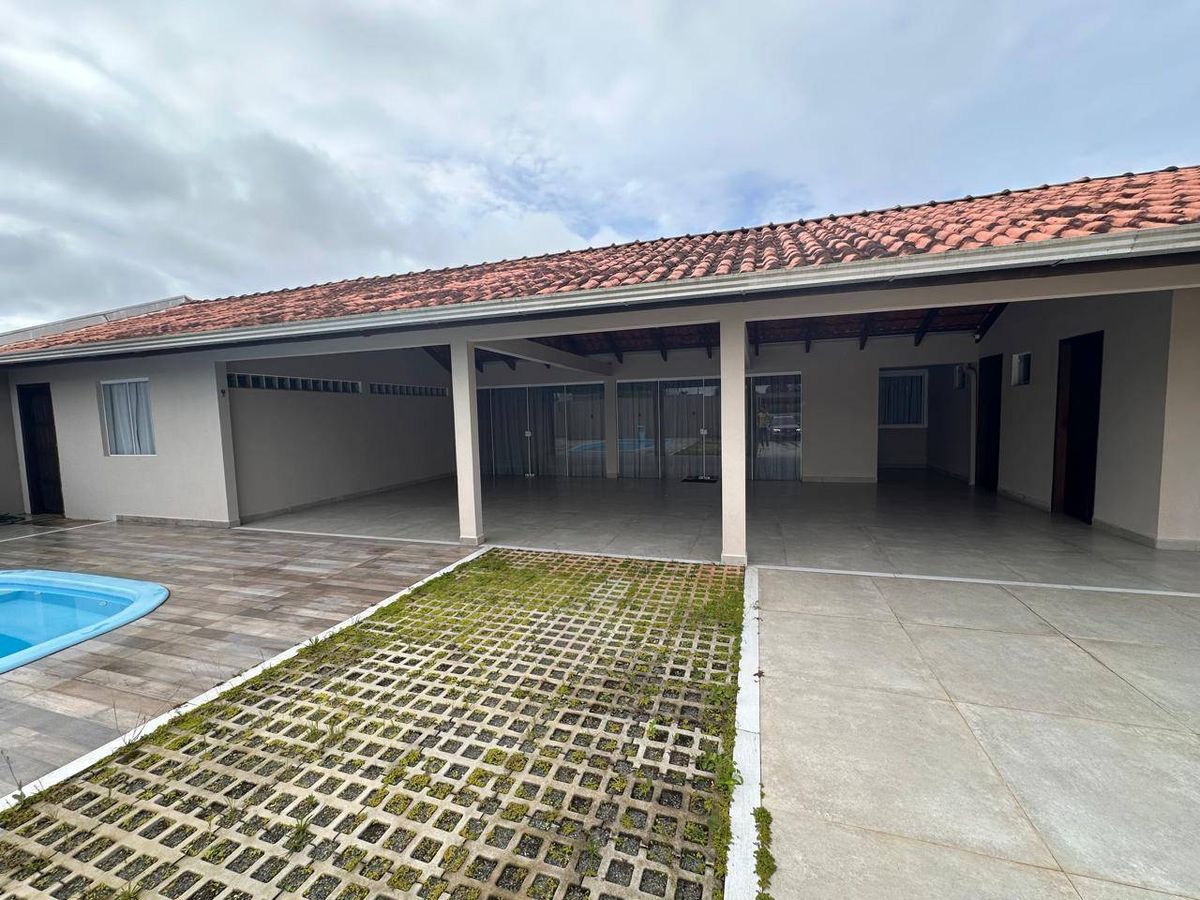 CASA COM PISCINA 3 QUARTOS SENDO 3 SUITE A 100 MTS DA LAGOA - Casa em Quinta dos Açorianos, Barra Velha - à venda - Imobiliária De Porto