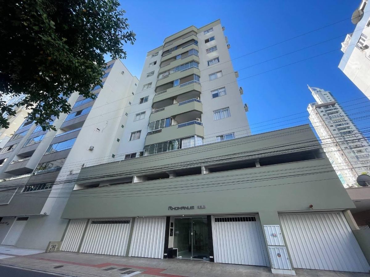 Apartamento  Venda ou Aluguel Anual  mobiliado com 2 dormitórios no Centro em Balneário Camboriú