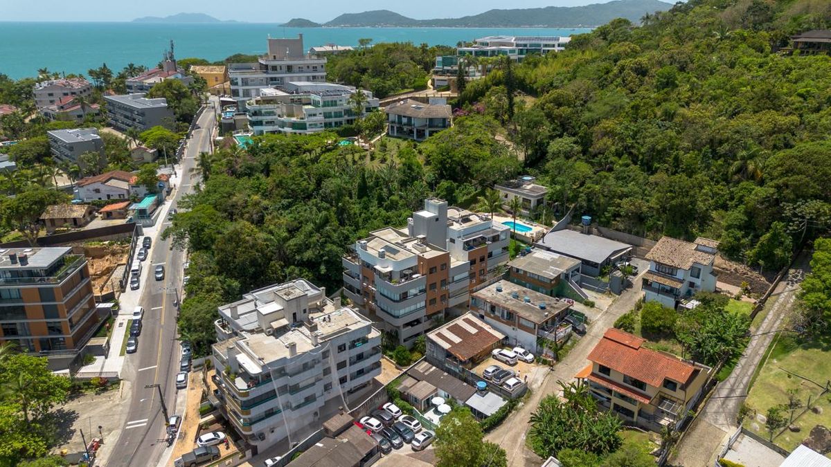 Apartamento de alto padrão a 50m do mar