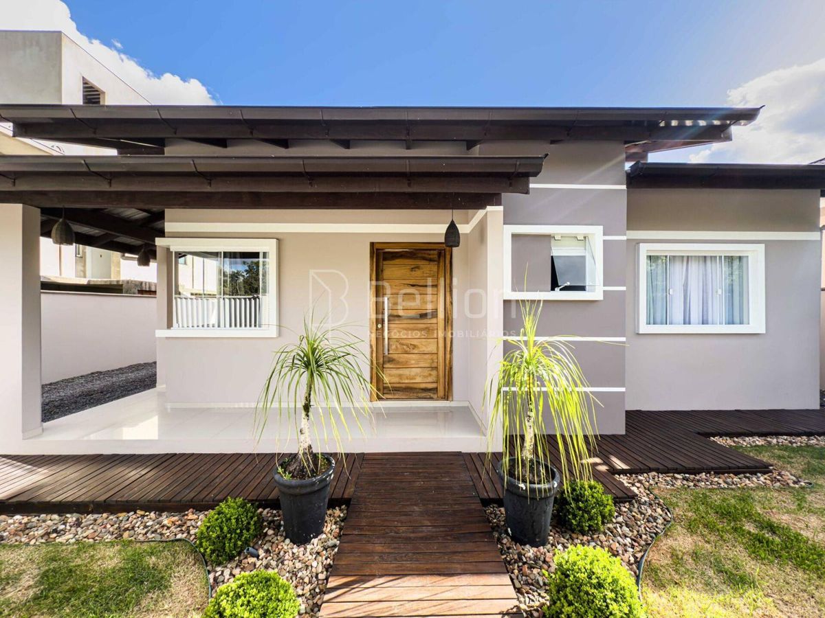 Casa com suíte no centro de Rodeio