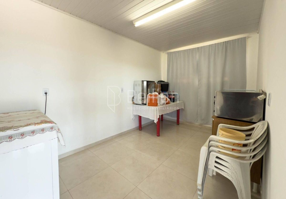 Casa à Venda com Terreno de 1.080 m² 3 Quartos, Área de Festas e 4 Vagas de Garagem