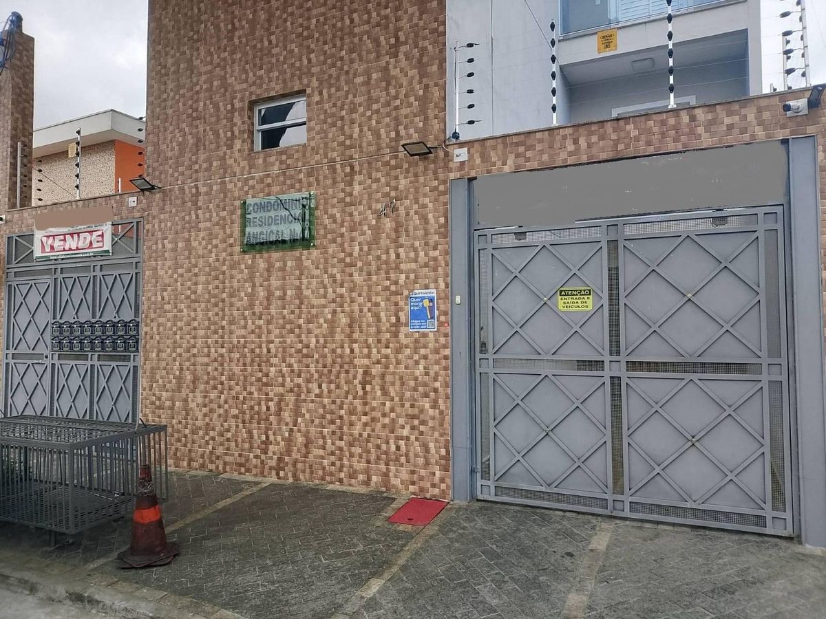Estilo arquitetônico: Modernismo urbano compacto.