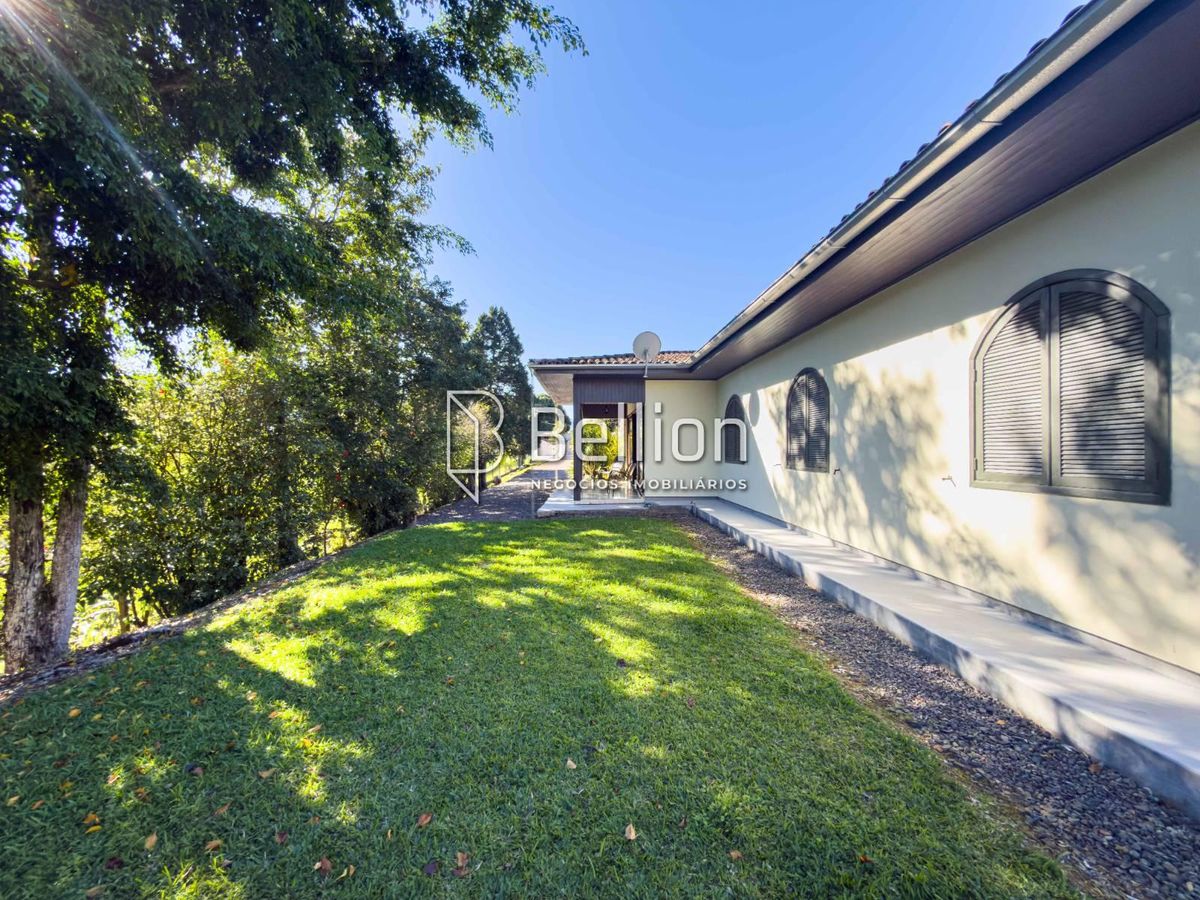 Casa Semi Mobiliada em Terreno de 1.550m² com Potencial Residencial e Comercial em Rodeio