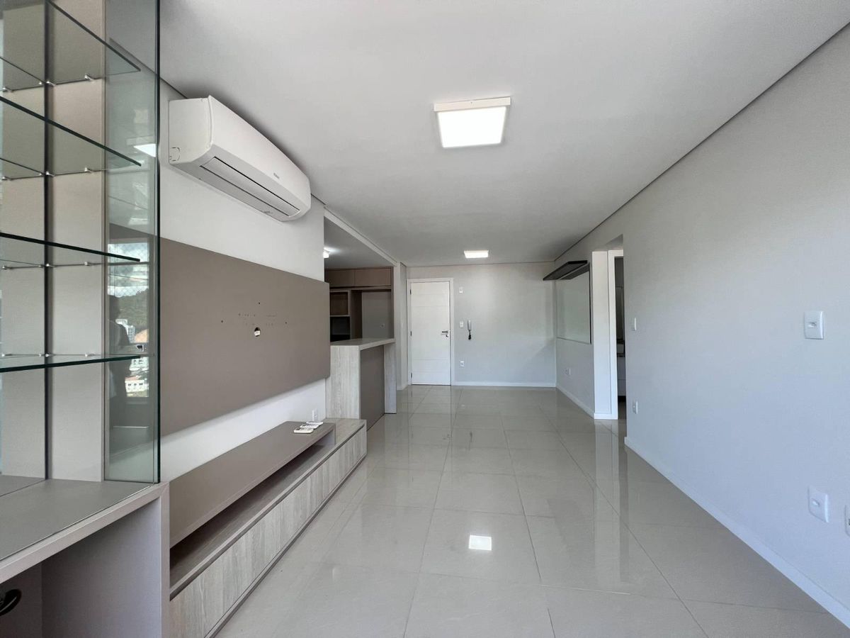 Apartamento semimobiliado com 02 dormitórios para locação anual em Itajaí - Apartamento em Fazenda, Itajaí - para locação - Desc Imóveis