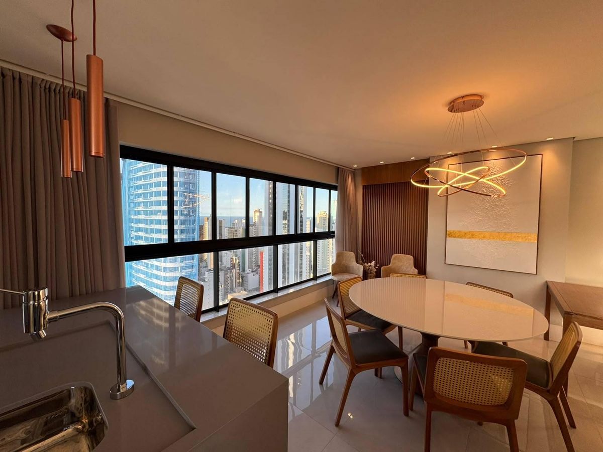 Apartamento mobiliado com 3 suítes para locação anual em Balneário Camboriú - Apartamento em Centro, Balneário Camboriú - para locação - Desc Imóveis