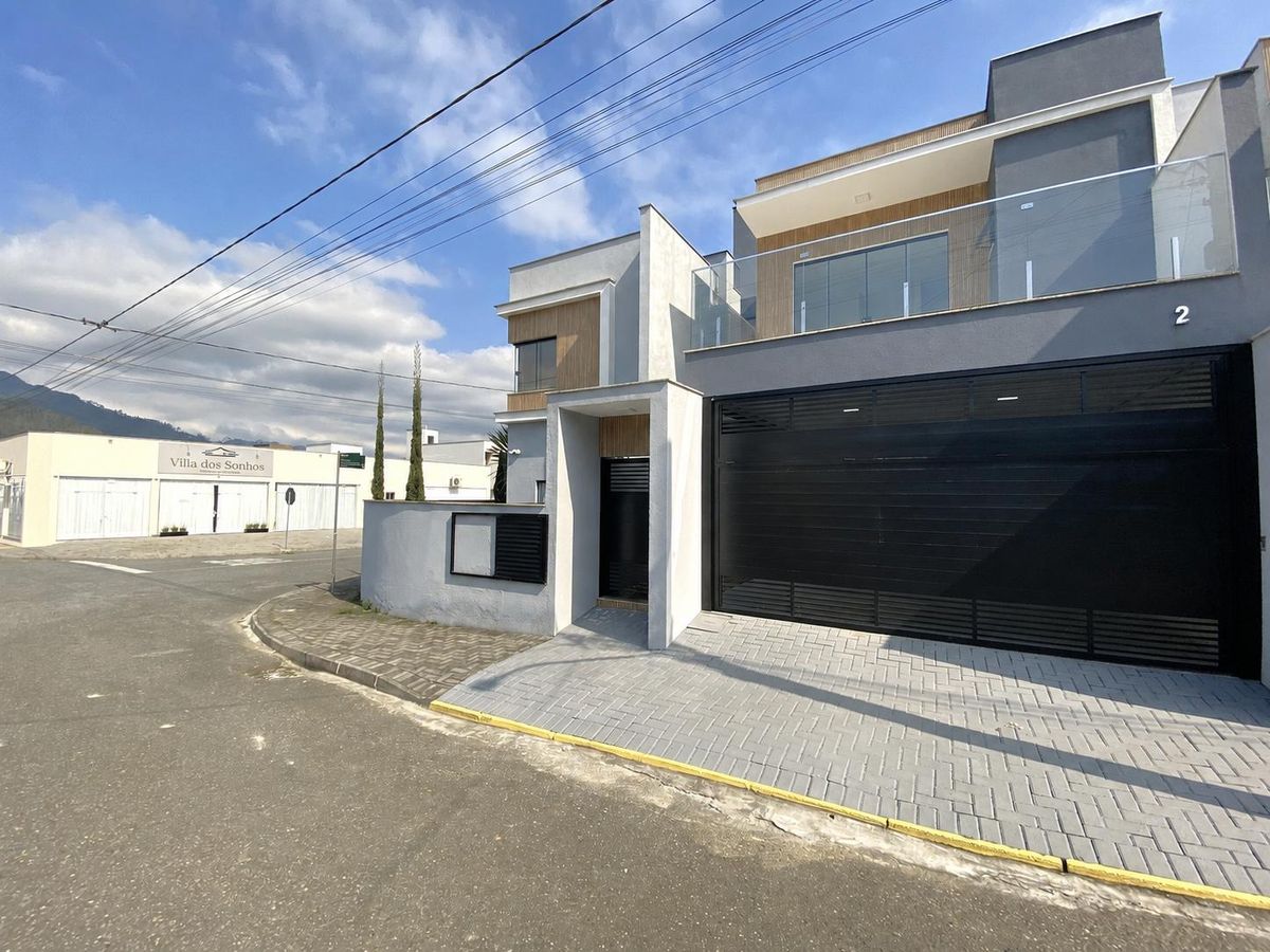Geminado Duplex | Barra do Rio Cerro | 3 quartos (1 suíte c/ closet) | 135m²