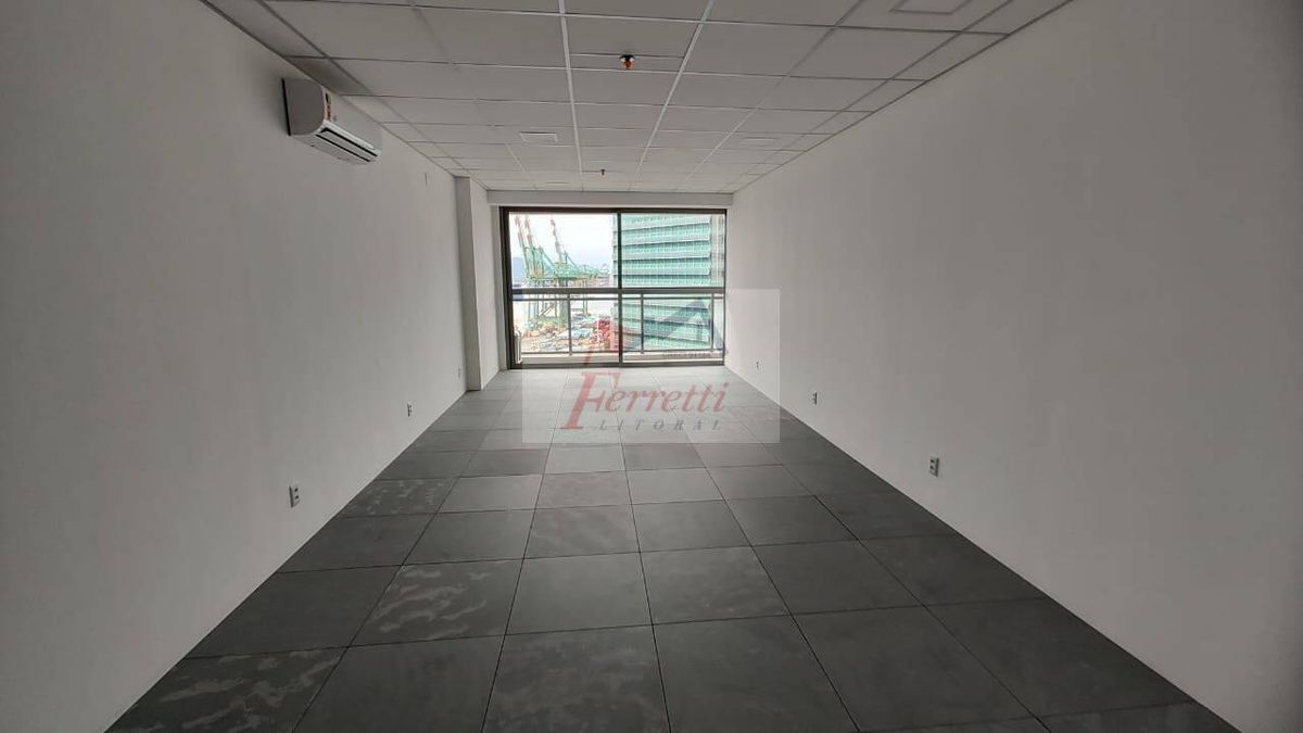 Sala  com 42 metros para alugar no bairro Valongo - Santos/SP
