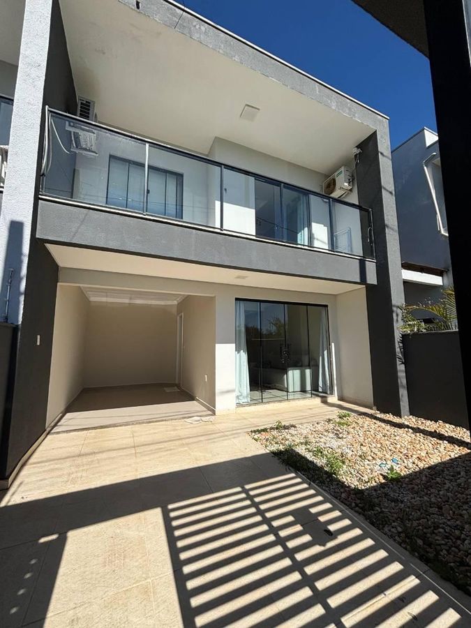 Sobrado a 600m da praia com 3 quartos, Centro - Balneário Piçarras - Sobrado em Centro, Balneário Piçarras - à venda - MARIAN IMÓVEIS