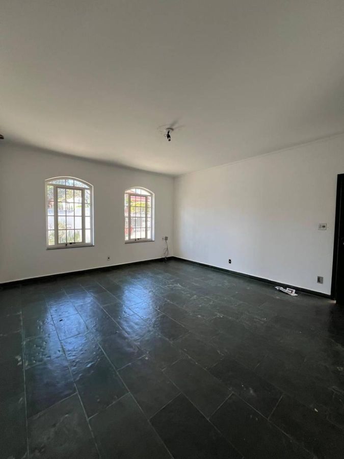CONFORTO, ESPAÇO E EXCELENTE LOCALIZAÇÃO EM VALINHOS!  Se você procura uma casa espaçosa, completa e muito bem localizada, esta é uma excelente oportunidade!, foto 4