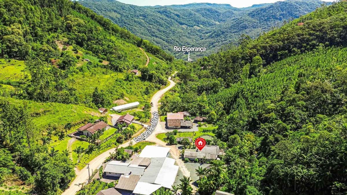 Sítio com lago e riacho em Rio dos Cedros
