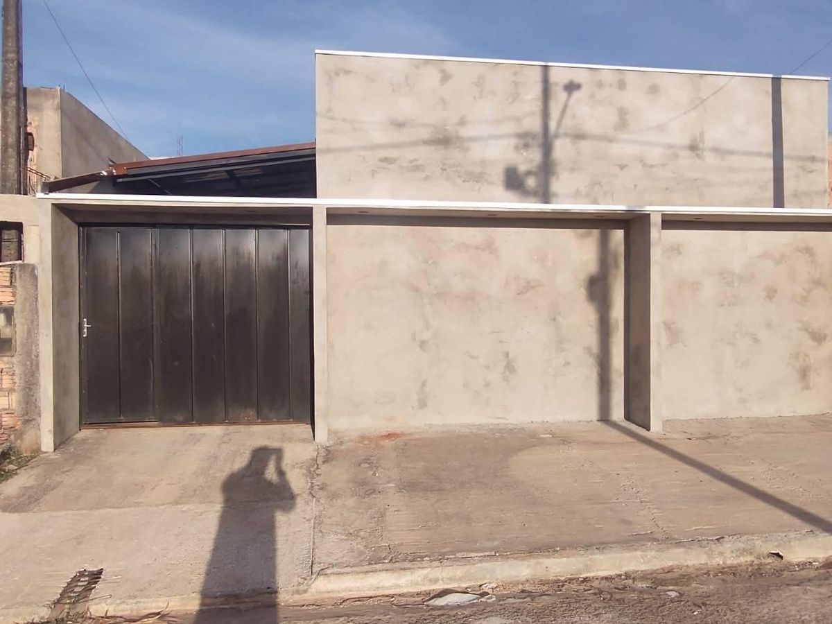 Casa com 2 quartos, 1 suíte