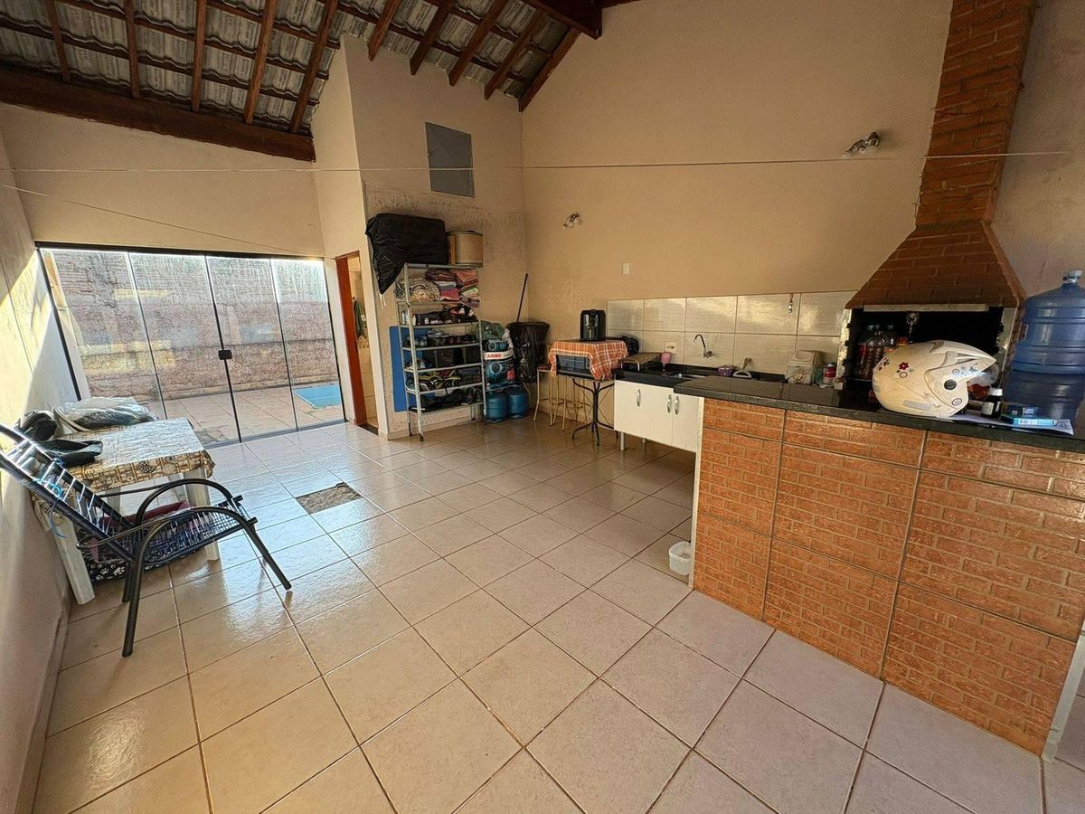 Casa contendo 2 dormitórios, sala, cozinha, banheiro social, banheiro externo, área de churrasco, quarto de despejo e garagem para 2 autos. - Casa em Jardim Orlando Chesini Ometto II, Jaú - à venda - JM IMOBILIARIA ARRUDA LTDA ME