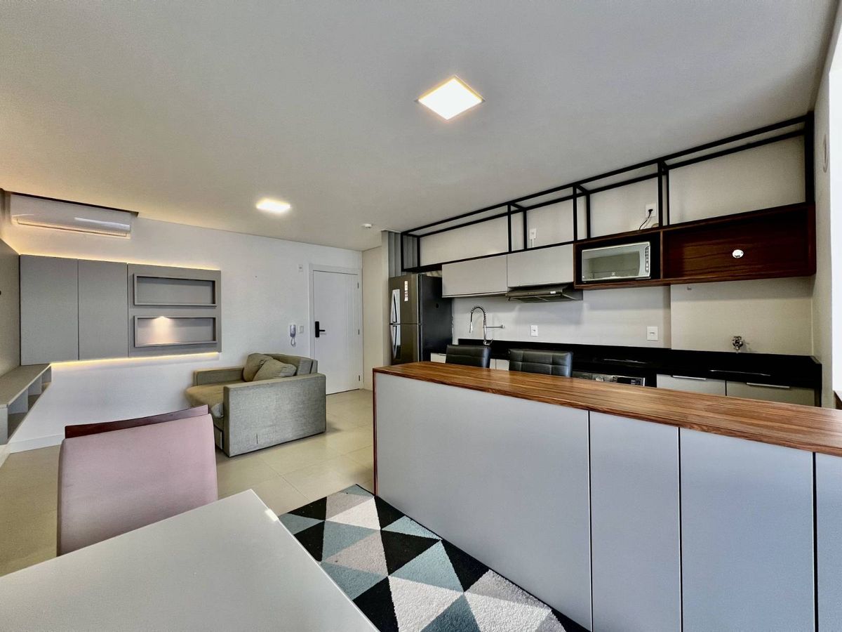 Apartamento com 02 dormitórios mobiliado para locação anual na Praia Brava - Apartamento em Praia brava, Itajaí - para locação - Desc Imóveis