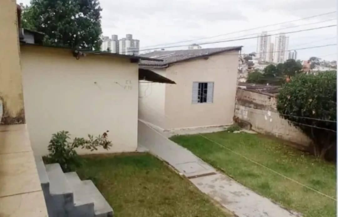 Casa no Mogi Moderno com Excelente Custo-Benefício - Vale a Visita! 584m² • 4 Quartos • 1 Vaga • 4 Banheiros ? DESCRIÇÃO DO IMÓVEL Oportunidade única para investidores ou famílias grandes! São 3 terrenos individuais (200 m², 200 m², 184 m²) área total de - Casa em Mogi Moderno, Mogi das Cruzes - à venda - ComBrasil Negócios Imobiliários Ltda