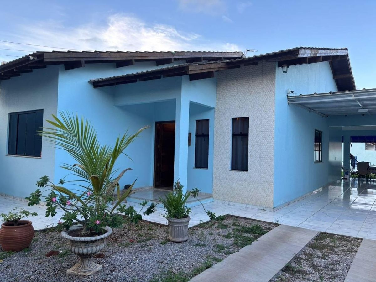 Casa com 3 quartos, 1 suíte