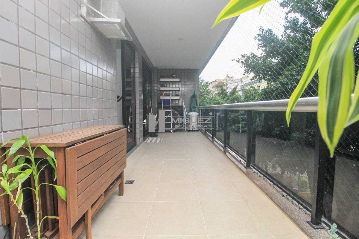 Apartamento de Luxo à Venda na Rua Marquês de Valença, Tijuca – Varanda Magnífica, 3 Quartos e 2 Vagas de Garagem, a 550M do Metrô São Francisco Xavier! - Apartamento em Tijuca, Rio de Janeiro - à venda - MIGUEZ IMOBILIÁRIA