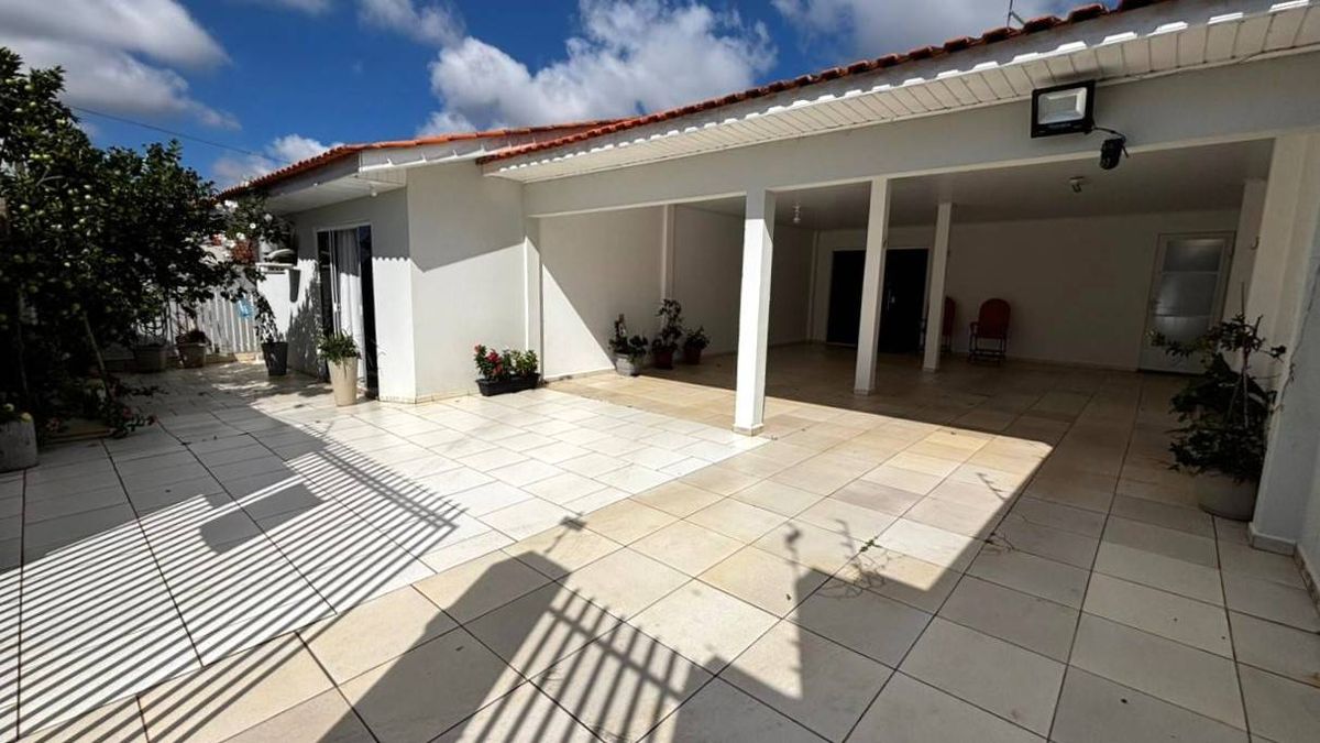 Residência - Uvaranas - Casa em Uvaranas, Ponta Grossa - à venda - GH Imóveis